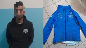 El suceso ocurrió en Ituzaingó, zona oeste. En la imagen, la campera de Franco Colapinto que le regaló a un fan. El suceso ocurrió en Ituzaingó, zona oeste. En la imagen, la campera de Franco Colapinto que le regaló a un fan.