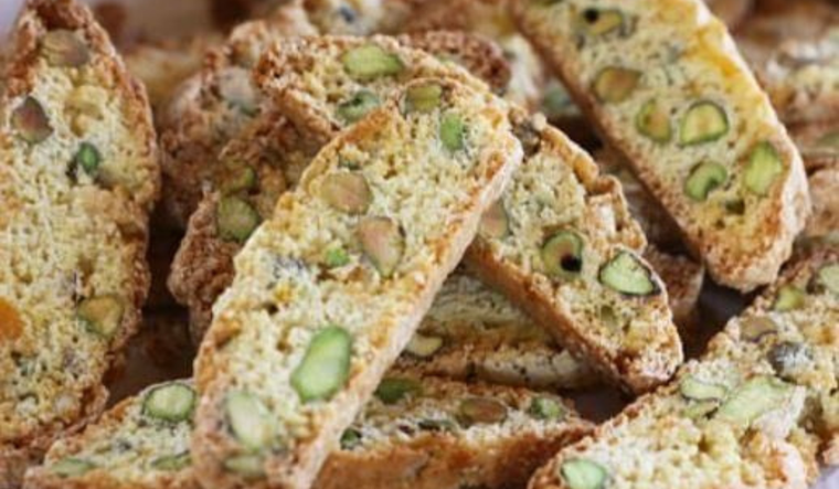 Receta de galletas dulces italianas con pistacho al estilo casero.