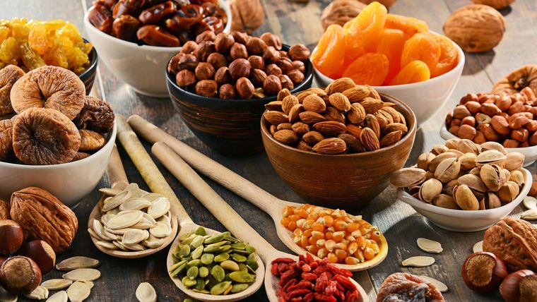 Los frutos secos son una gran fuente de vitamina E. Los frutos secos son una gran fuente de vitamina E.