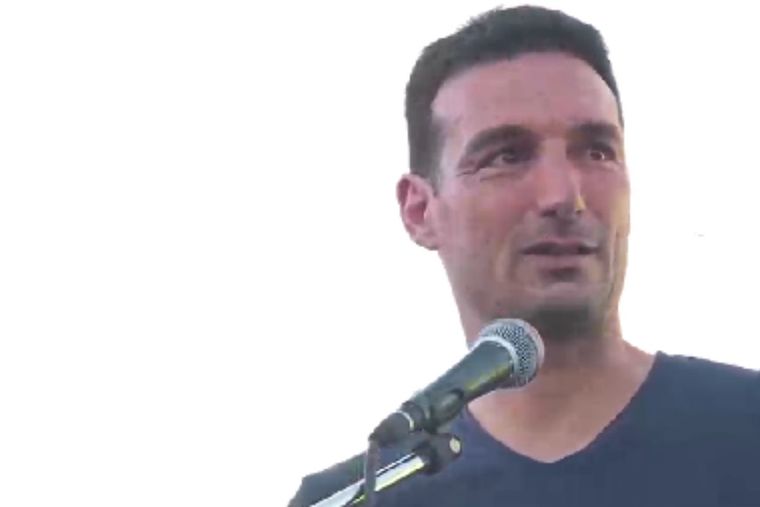 Scaloni frenó a un hincha que insultó al Pollo Vignolo.