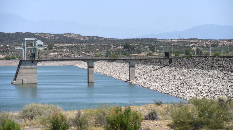 El pescador murió ahogado cerca del paredón del dique El Carrizal. El pescador murió ahogado cerca del paredón del dique El Carrizal.