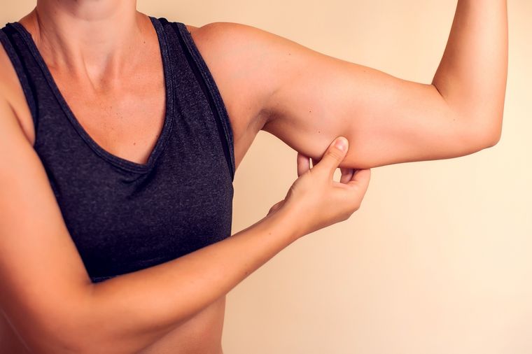 Estos ejercicios eliminarán las molestas alas de murciélago Foto: Shutterstock