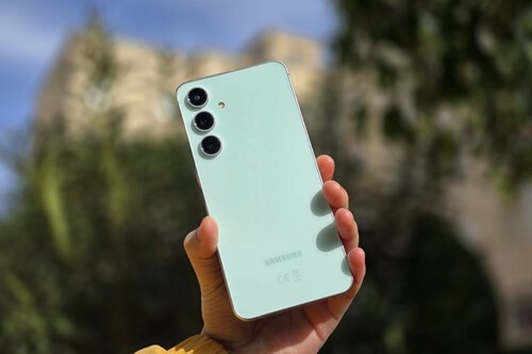 Uno de los celulares premium de Samsung está con un descuento único. Uno de los celulares premium de Samsung está con un descuento único. 