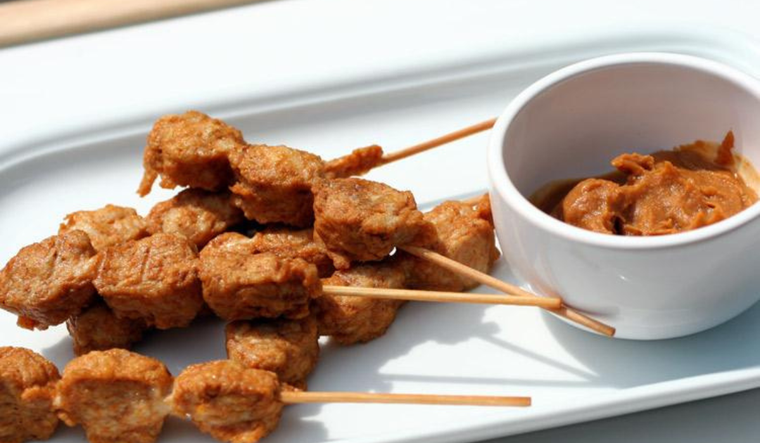 Cocina fácil: satay de pollo con salsa de maní en 30 minutos Foto: Shutterstock
