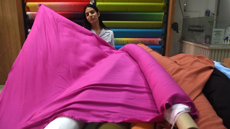 El lino: definitivamente una de las telas más buscadas esta temporada veraniega. El lino: definitivamente una de las telas más buscadas esta temporada veraniega.