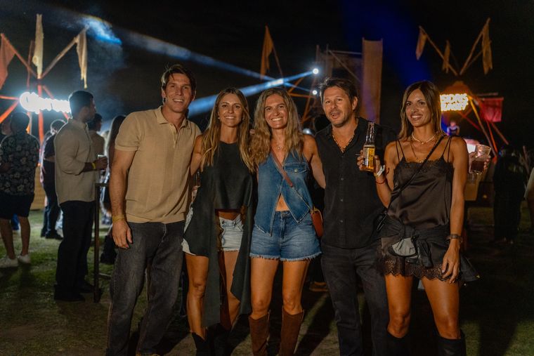 Sebastián Sottano, Laura Sanz, Jimena Mauri, Puli Alemán y Luchi Aubone.