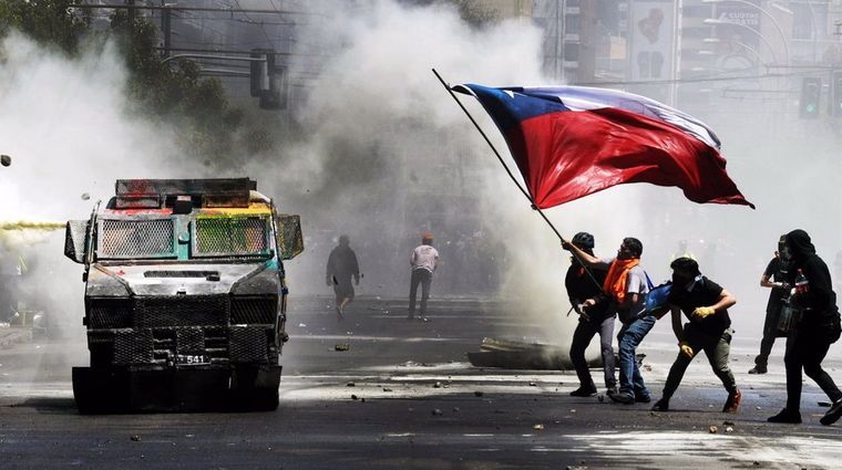 Las peleas entre policías y ciudadanos volvieron a Chile. Foto: Notimérica.