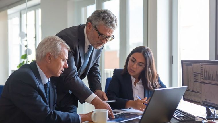 Los líderes más exitosos pasan el 57% de su tiempo desarrollando contactos y redes, casi cuatro veces que los líderes promedio. Foto: MDZ