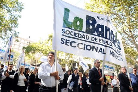 Bancarios acordaron otro aumento. Bancarios acordaron otro aumento.