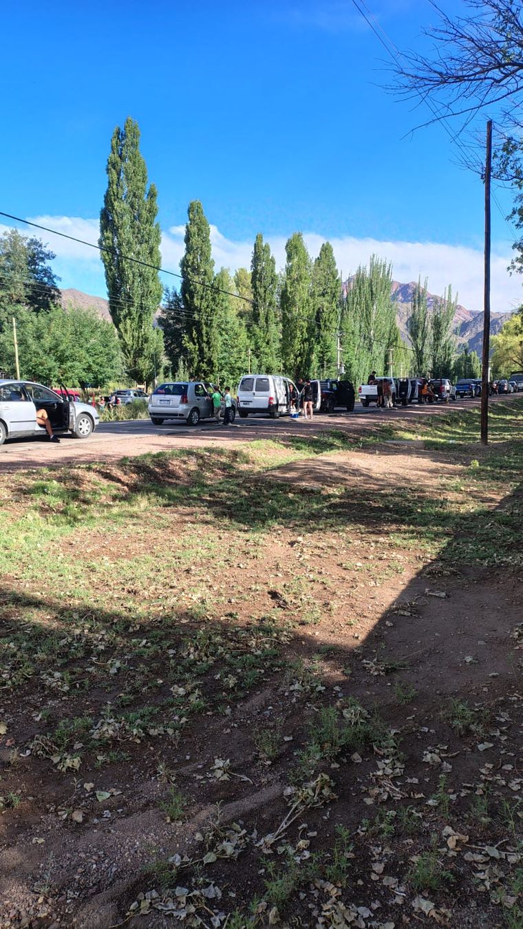 Los autos varados sobre la ruta 7. Los autos varados sobre la ruta 7.