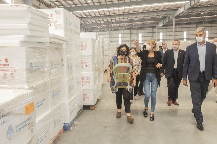 Vizzotti estuvo en el depósito de los botiquines Remediar que serán enviados a 17 provincias