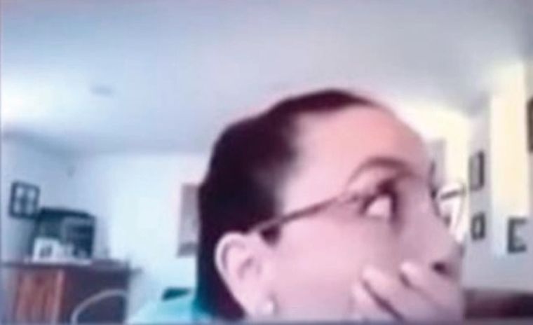 La reacción de la maestra al percatarse de su exabrupto