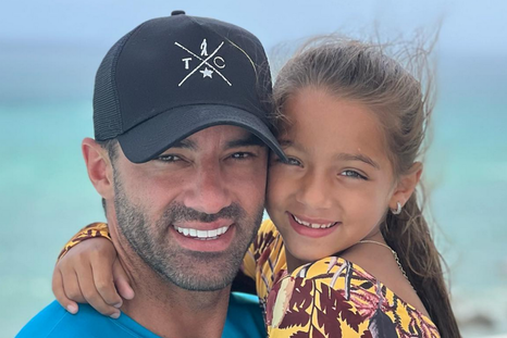 Toni Costa se comprometió con Evelyn Beltrán.