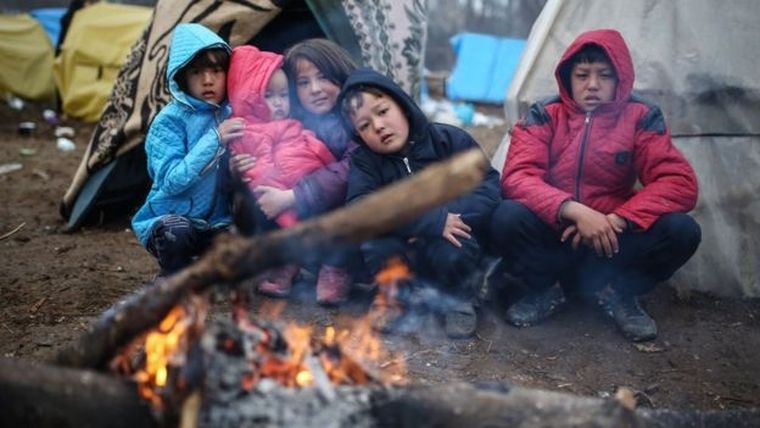 Miles de personas están intentando llegar a Grecia. Muchos de ellos son niños.