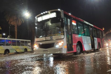 Este martes hubo fuerte presencia de lluvias y tormentas en distintas zonas de Mendoza. Este martes hubo fuerte presencia de lluvias y tormentas en distintas zonas de Mendoza.