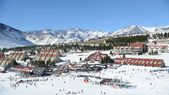 La cantidad de nieve acumulada hasta el momento ha retrasado el arranque de la apertura de las pistas de esquí en Las Leñas.
