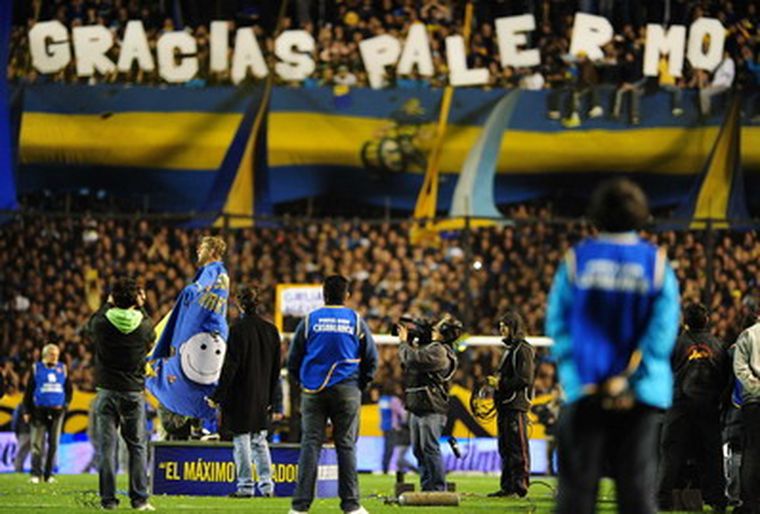 Envuelto en su capa de Super Martín. Foto: Télam