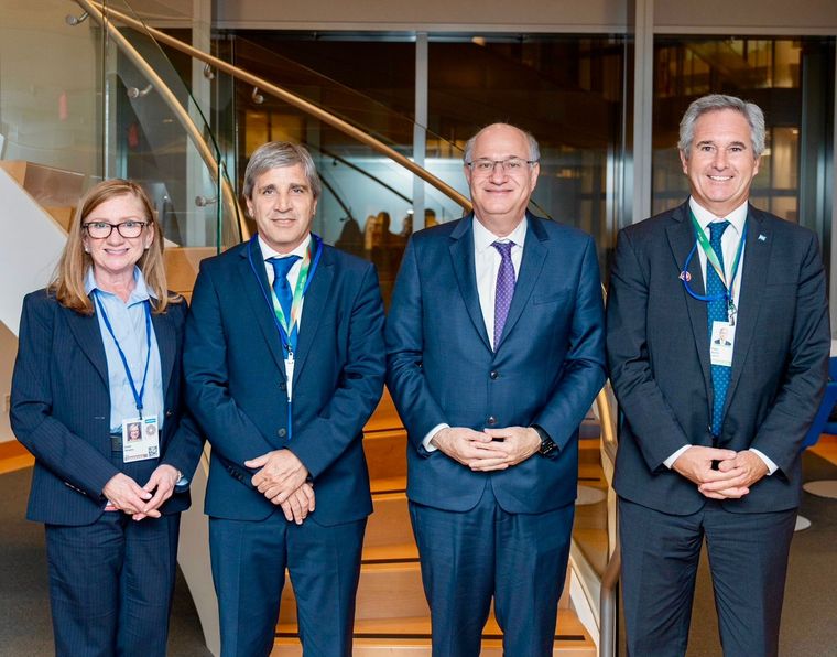Anna Bjerde del BM, Luis Caputo, Ilan Goldfajn del BID y Pablo Quirno Foto: Ministerio de Economía