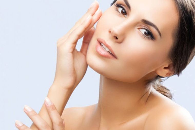 Piel de porcelana: elimina los puntos negros un exfoliante de miel y azúcar