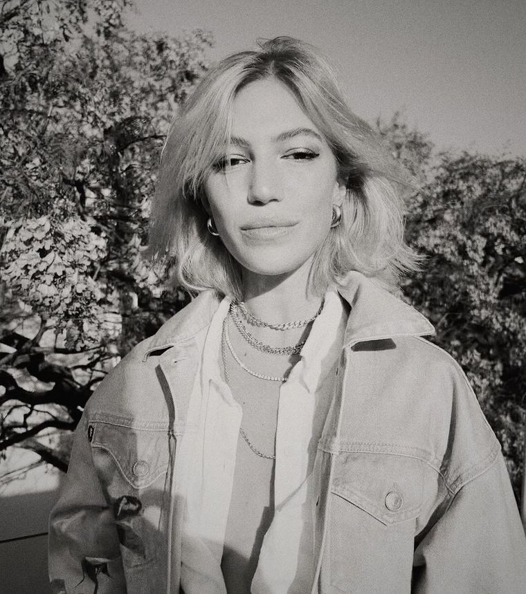 Stefi Roitman elige la chaqueta del momento para convertirla en tendencia 2022 Foto: Instagram