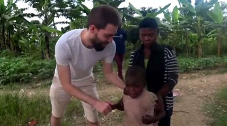 La escena, en Uganda. Foto: Today.in