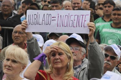 MDZol | Si las jubilaciones se aumentaran en la misma medida, las mínimas alcanzarían el nivel de la canasta básica del jubilado. Foto: Noticias Argentinas