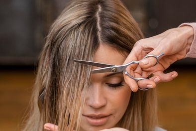 MDZol | El mejor momento para cortarte el cabello según las fases lunares Las fases de la luna podrían influir en el crecimiento del pelo, según la astrología. Foto: Freepik