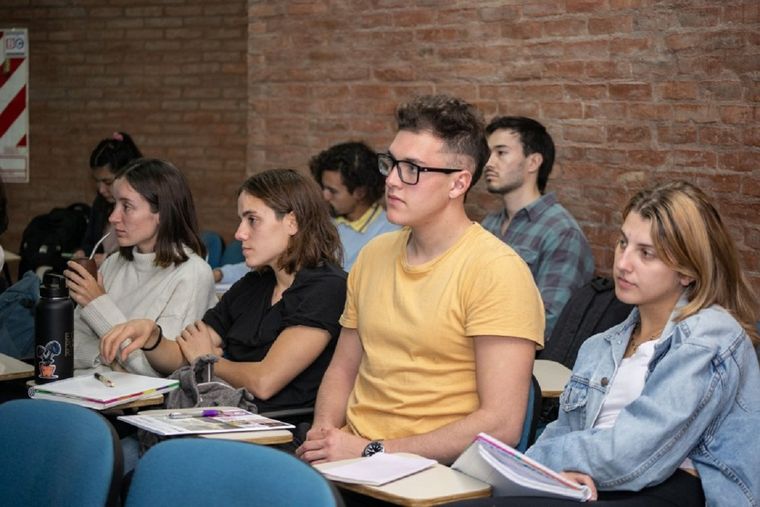 Según la inteligencia artificial, estudiar después de los 30 puede ser una ventaja si se elige bien la carrera.