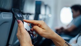 Reportes de iPhone con baterías hinchadas generan preocupación durante vuelos comerciales.