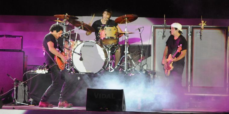 Divividos sobre el escenario del Frank Romero Day. Foto: Alf Ponce / MDZ