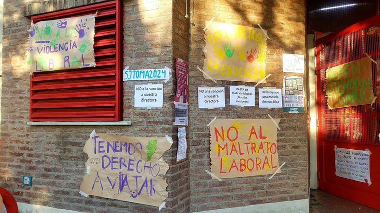 El colegio San José de la ciudad de Córdoba sigue sin dictado de clases, pero los estudiantes levantaron la toma. Foto: X de @leoguevara80
