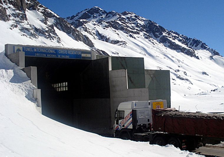 El paso Cristo Redentor está habilitado para todo tipo de vehículos. Foto: Nacho Gaffuri / MDZ