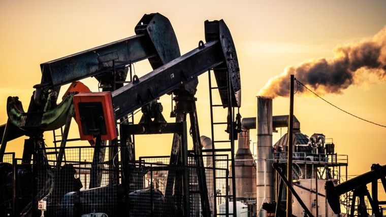 El precio del petróleo dio un salto este miércoles en un contexto de zozobra mundial por las consecuencias del terremoto en Rusia y el tsunami que provocó.