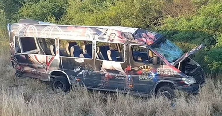 Así quedó el vehículo en el cual viajaban Foto: Gentileza X Qué Pasa Salta