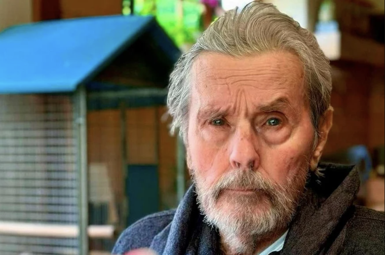 Así está hoy Alain Delon a sus 88 años. Foto: Captura de pantalla
