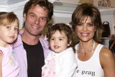Lisa Rinna y Harry Hamlin junto a sus hijas Delilah Belle y Amelia Gray cuando eran pequeñas.