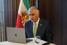 El príncipe en el exilio difundió su mensaje en X y reclamó que funcionarios del régimen “se rindan” y le declaren lealtad.