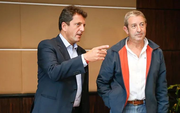 Julio Cobos y Sergio Massa durante la vendimia del 2014 Foto: Archivo