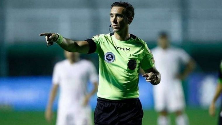 Dóvalo analiza presentar acciones legales contra Tevez y Marcone Foto: Archivo