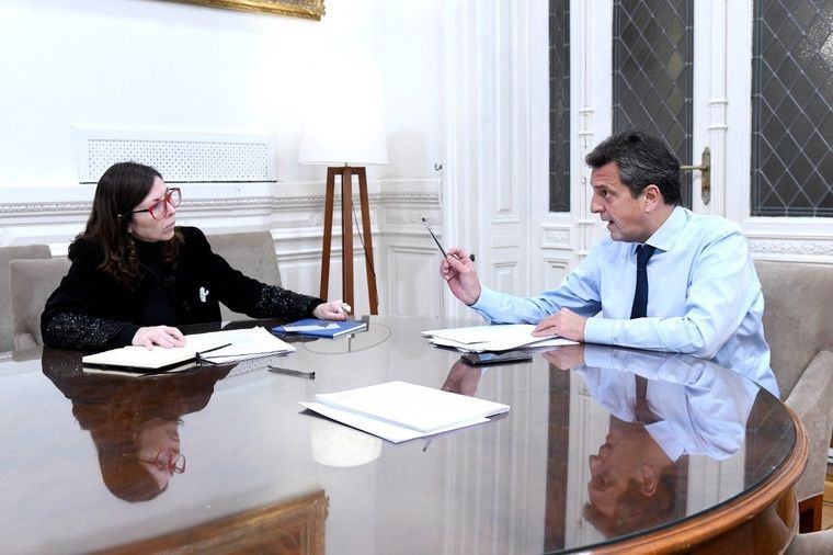 Massa se reunió con Batakis y destituyeron a la gerenta del Banco Nación que contrató a la numeróloga Foto: Twitter Sergio Massa