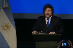 Javier Milei calificó a quienes defienden la industria nacional como “chorros” y disparó la reacción de los empresarios. Javier Milei calificó a quienes defienden la industria nacional como “chorros” y disparó la reacción de los empresarios.