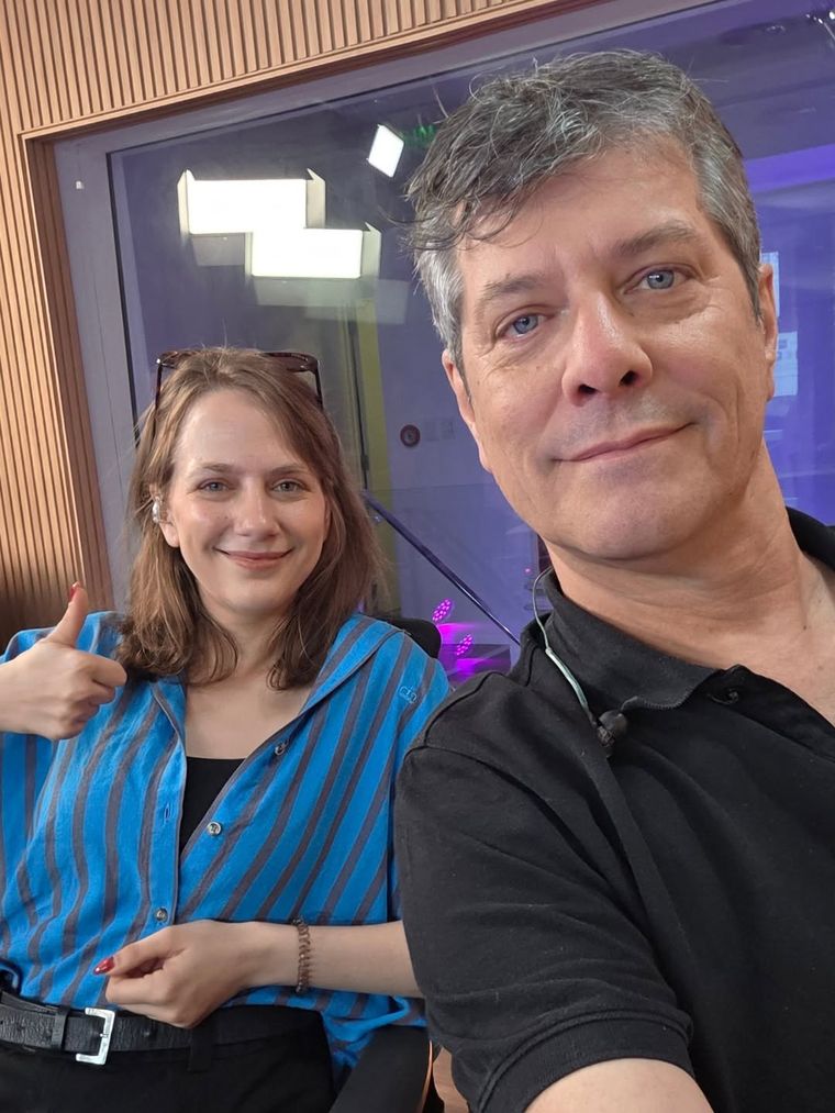 Camila Fortunato y Mario Pergolini en Deja que entre el sol. Camila Fortunato y Mario Pergolini en Deja que entre el sol.