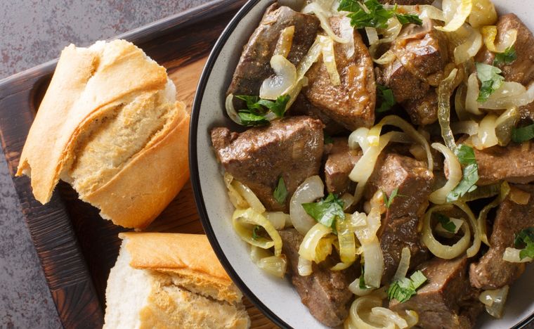 Hígado encebollado Una receta simple y deliciosa para hacer en pocos minutos Foto: Shutterstock