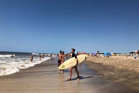 La Costa Argentina es uno de los destinos más elegidos para disfrutar de los fin de semanas largos de verano. Foto: Felicitas Oyhenart