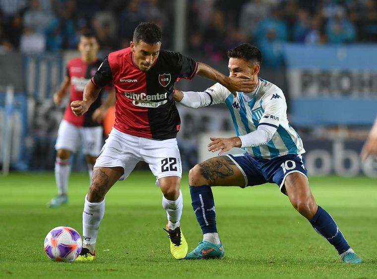 Racing no se hizo fuerte de local y perdió con Newells Foto: Télam