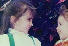 Vanessa y Angie Porras cuando tenían 5 y 4 años. La hermana menor quedó atrapada bajo los escombros en el terremoto de 1999.