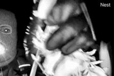 el fbi difunde imagenes de una persona enmascarada en la casa de la madre de savannah guthrie