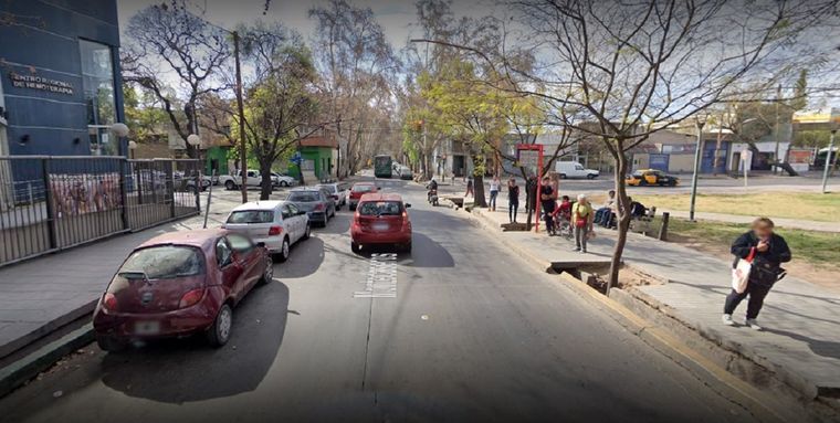 El hombre caminaba por Ciudad cuando fue atacado