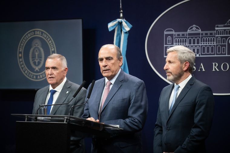 Guillermo Francos, junto Jaldo y Frigerio, gobernadores de Tucumán y Entre Ríos, respectivamente. Foto: Prensa Ministerio del Interior