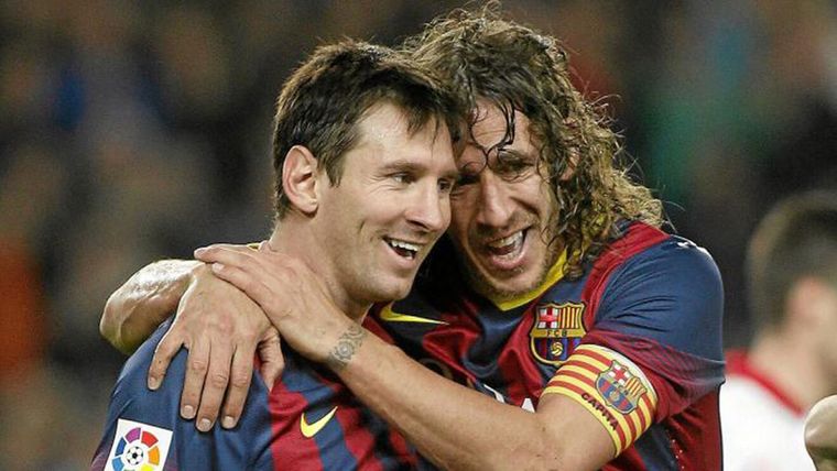 Puyol, el primer histórico que saluda a Leo. Foto: Marca